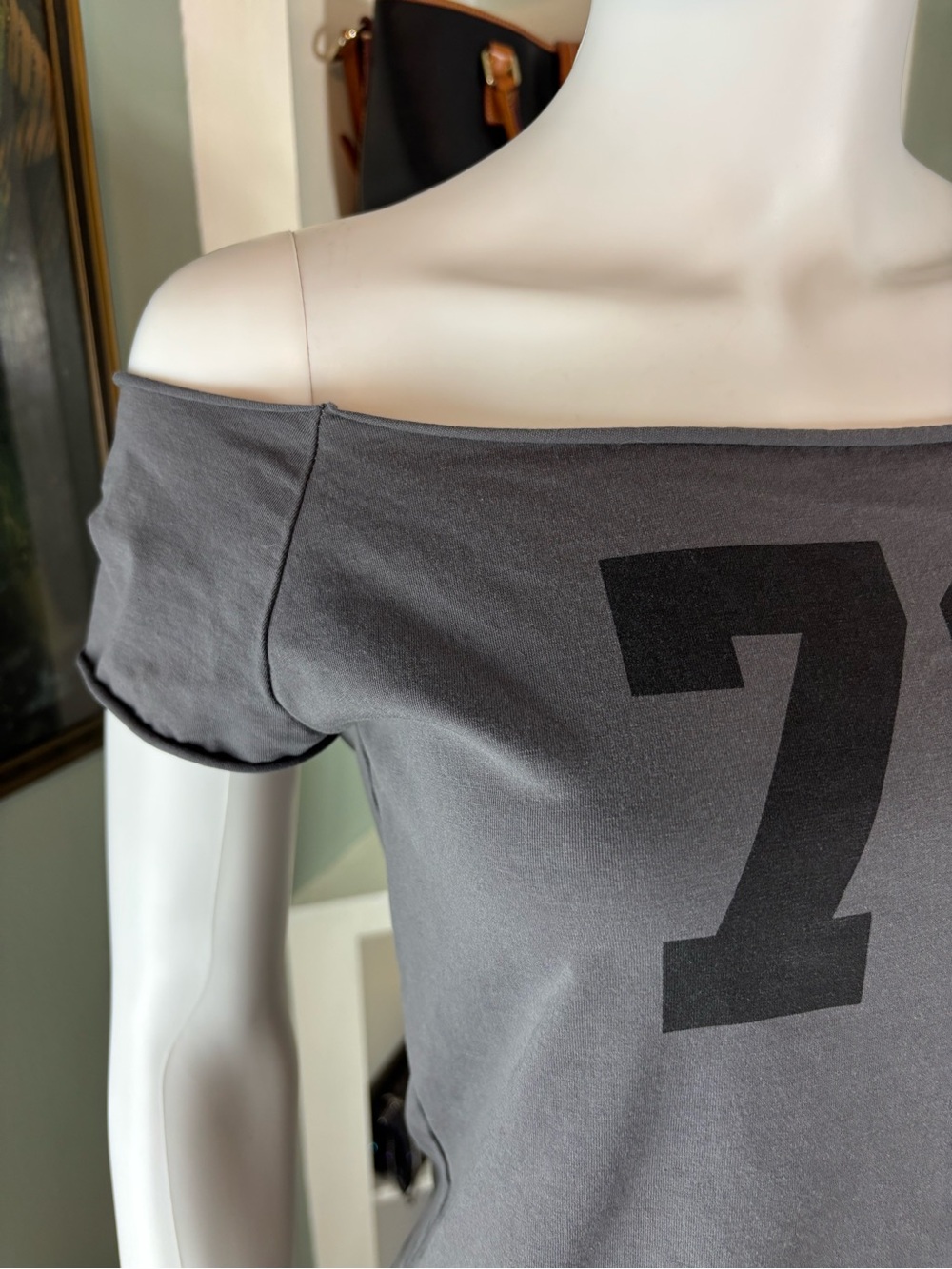Edikted 76 Collegiate Off Shoulder Cut Off Shirt Tee Grey M/L - Picture 6 of 10